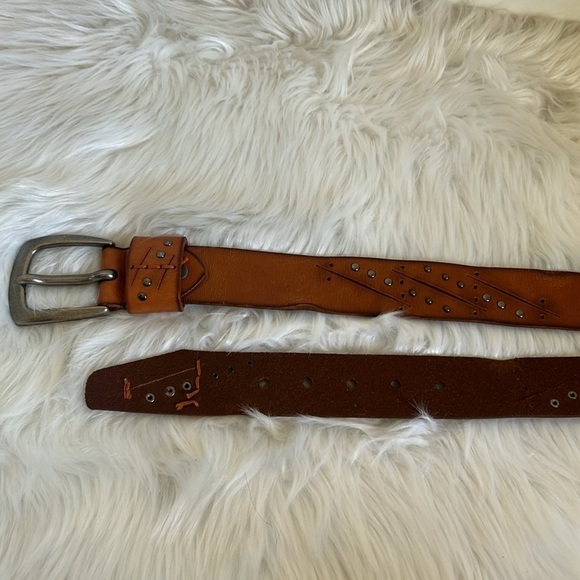 100% Leather Brown Studded Belt Size Medium - Picture 2 of 6